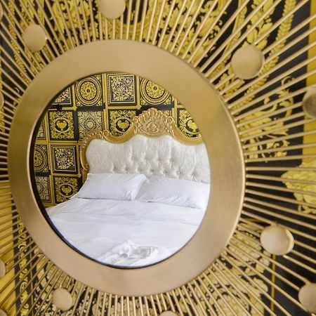 Deluxe 2 Bed Versace Bungalow Hot Tub, Sky Tv, Cinema Screen แซฟฟรอนวอลเดน ภายนอก รูปภาพ