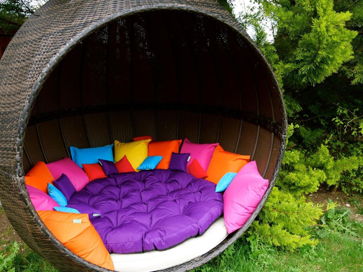 Deluxe 2 Bed Versace Bungalow Hot Tub, Sky Tv, Cinema Screen แซฟฟรอนวอลเดน ภายนอก รูปภาพ