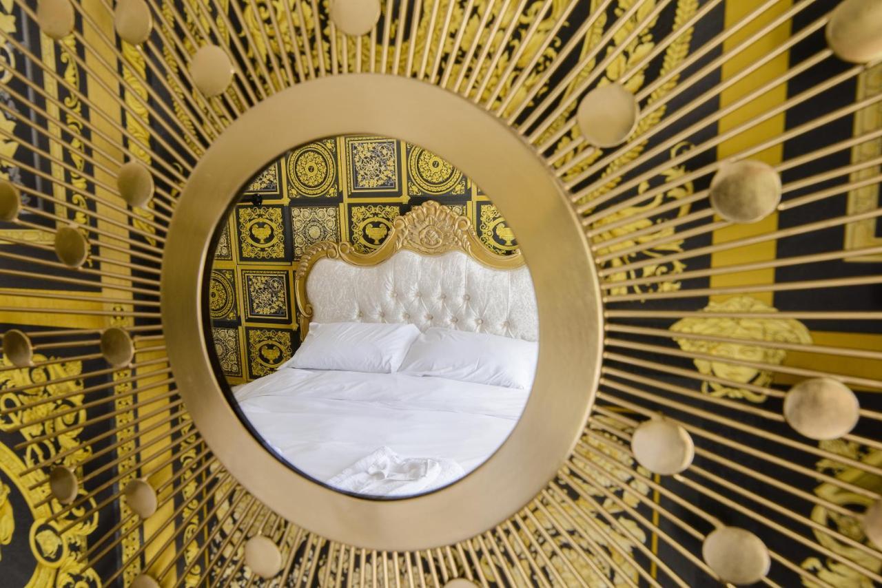 Deluxe 2 Bed Versace Bungalow Hot Tub, Sky Tv, Cinema Screen แซฟฟรอนวอลเดน ภายนอก รูปภาพ