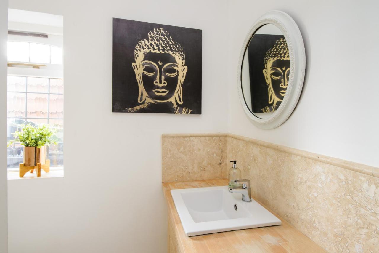 Deluxe 2 Bed Versace Bungalow Hot Tub, Sky Tv, Cinema Screen แซฟฟรอนวอลเดน ภายนอก รูปภาพ