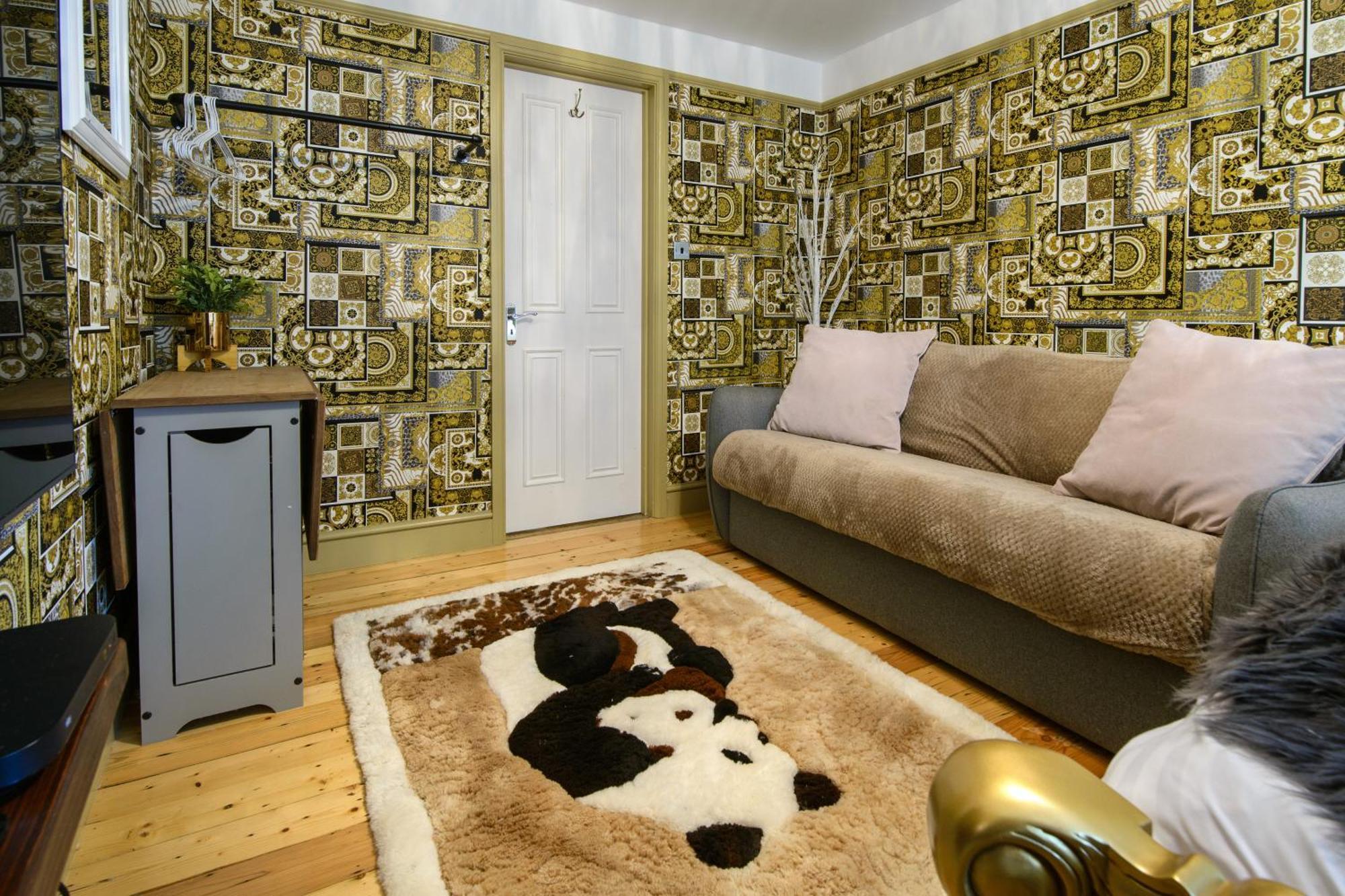 Deluxe 2 Bed Versace Bungalow Hot Tub, Sky Tv, Cinema Screen แซฟฟรอนวอลเดน ภายนอก รูปภาพ